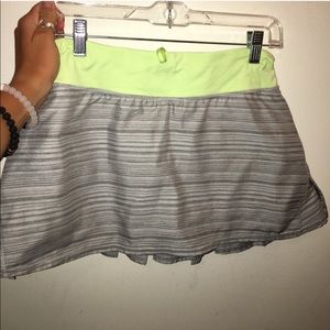 Lulu lemon size 6 skirt